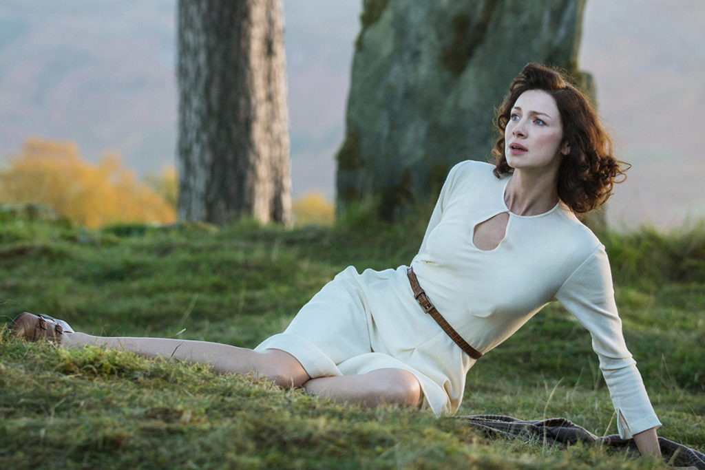 Outlander . Season 1 . Claires white 40s dress